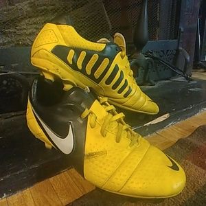 Nike Soccer Cleats | CTR 360 Libretto II | Yellow